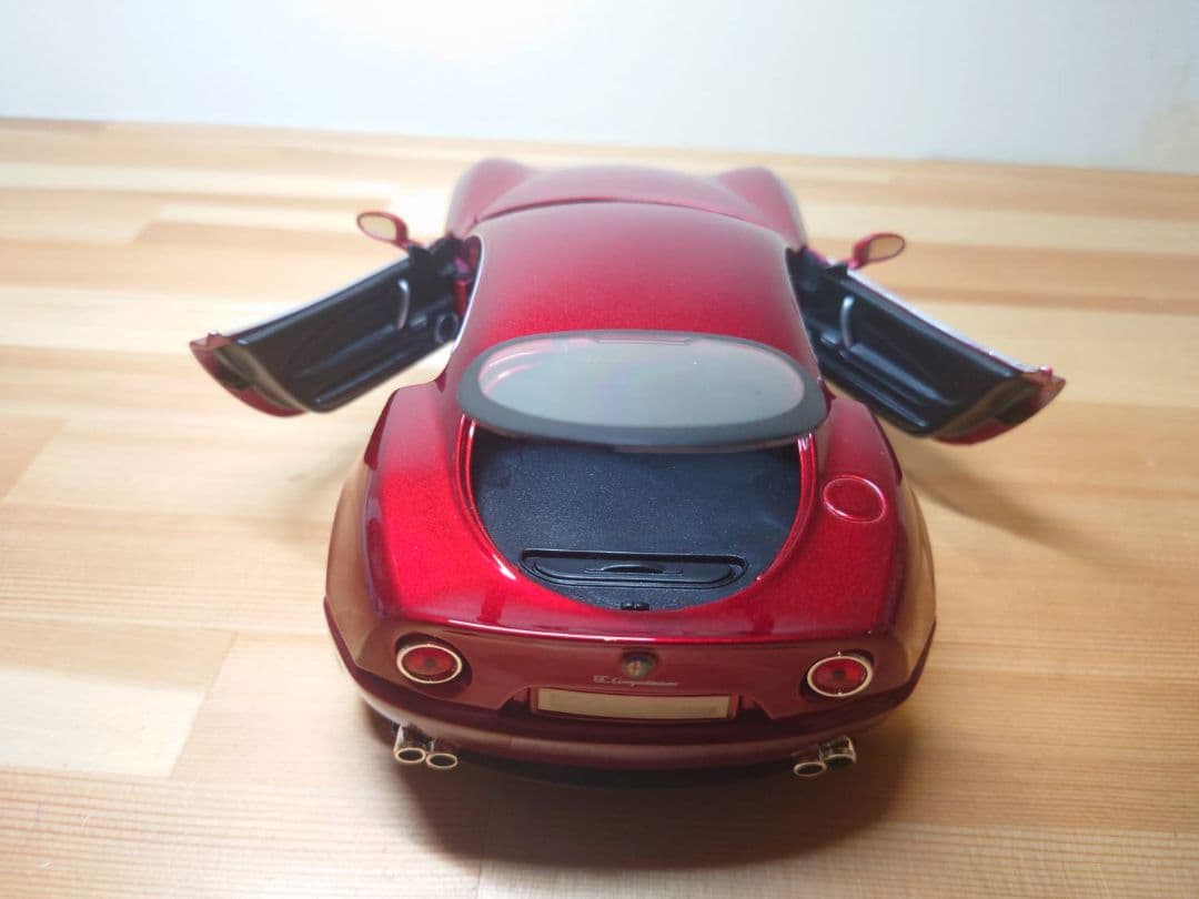 ブラーゴ　1/18ミニカー　アルファロメオ8C