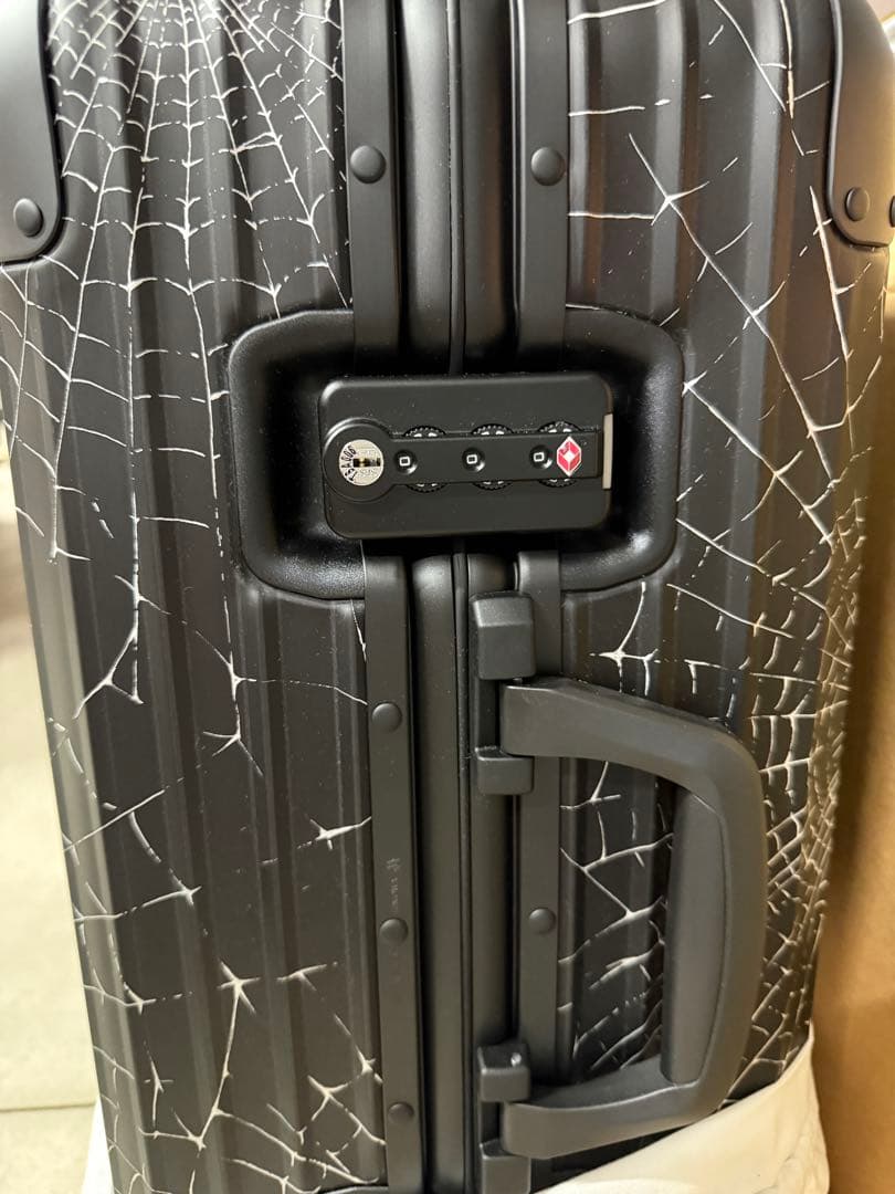 新品未使用 Supreme RIMOWA 49L 伊勢丹 シリアル シュプリーム - メルカリ