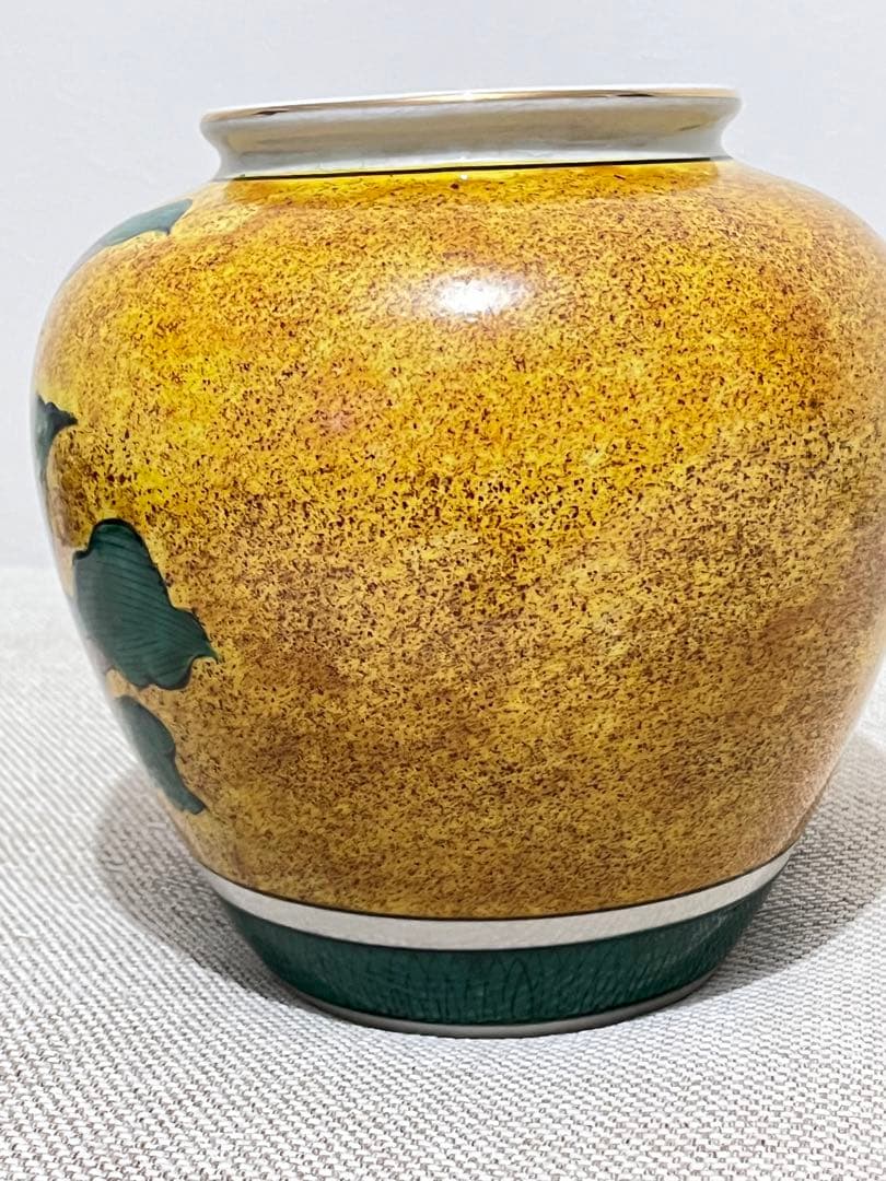 九谷焼き 手描き陶器の丸型壺 ツボ 角福印