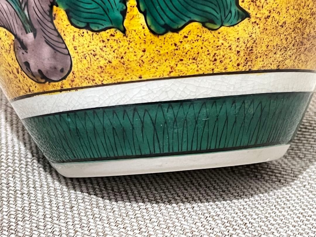 九谷焼き 手描き陶器の丸型壺 ツボ 角福印