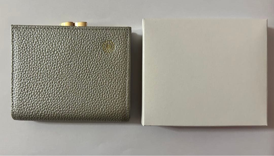 皇居 財布 シルバー 二つ折り財布 がま口タイプ菊の御紋 - メルカリ