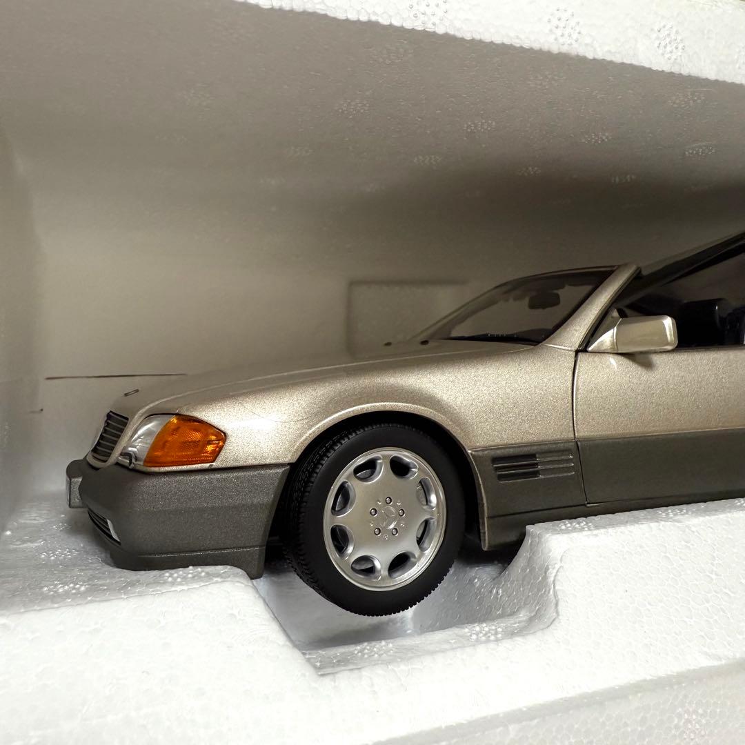 未使用　ノレブ 1/18 メルセデスベンツ 500SL 1989スモークシルバー