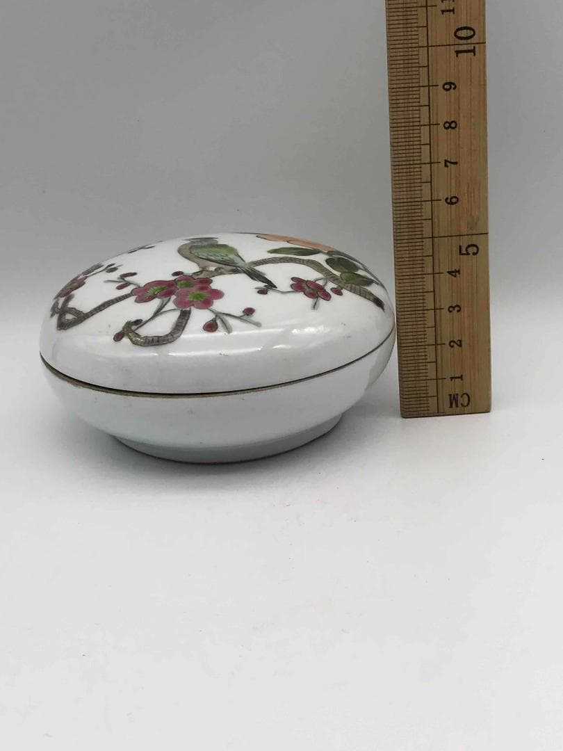 清乾隆時代 粉彩花卉吉祥鳥文香盒 印泥合子 香合 【乾隆年制】(F-45)の