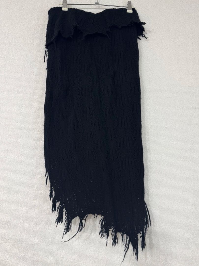 perverze/パーバーズ フリンジ付き黒ひざ丈スカートニット