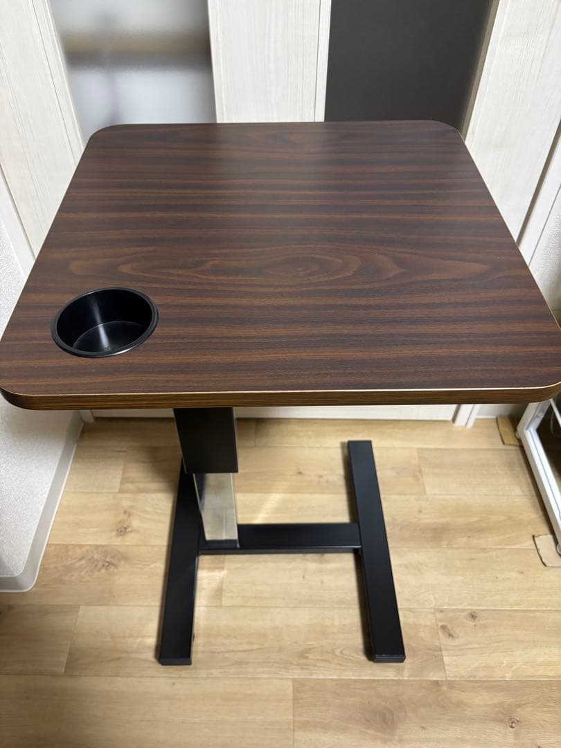 昇降式スタンディングデスク　サイドテーブル　カップホルダー コンセント付き