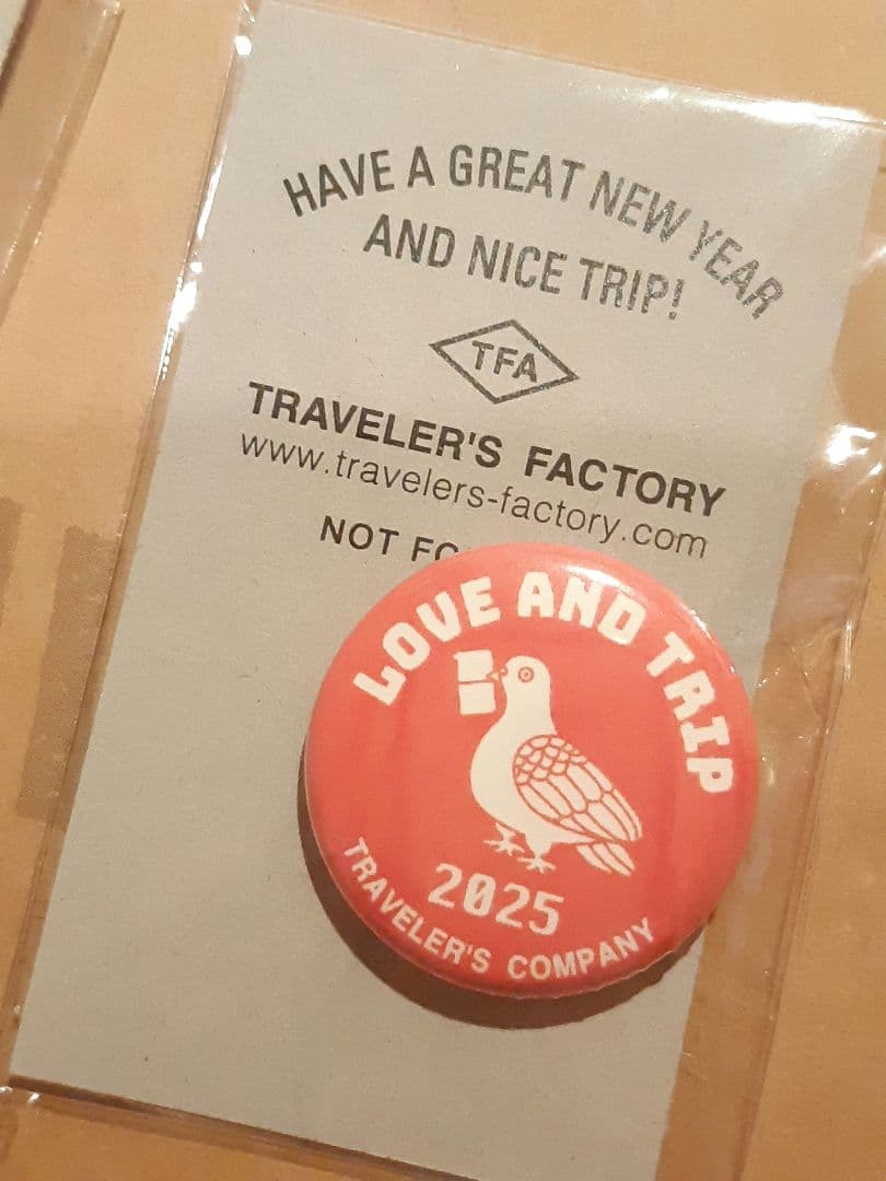 トラベラーズファクトリー 2025年新春くじ 缶バッジ2個 入手困難 非売品