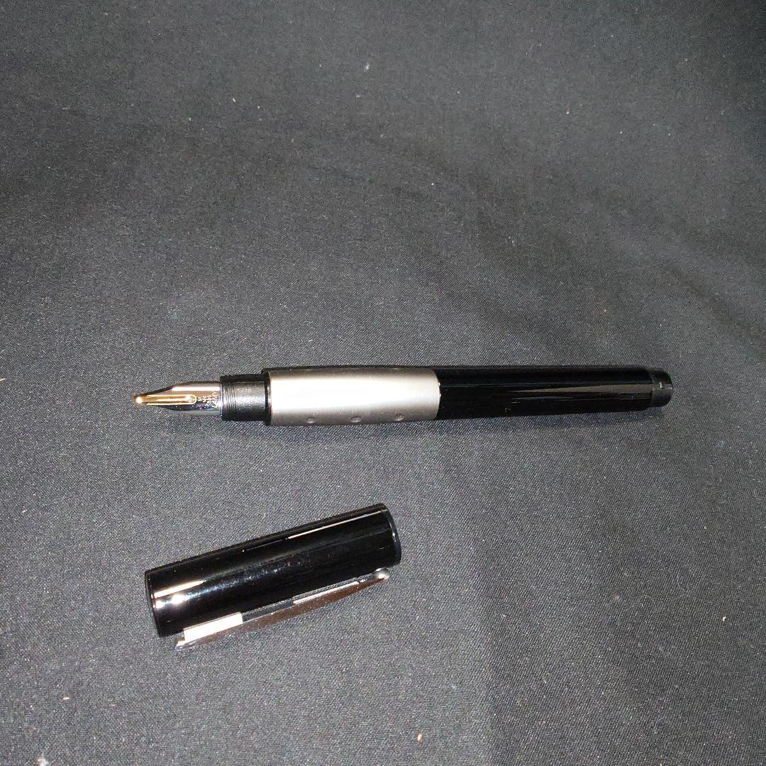 ラミー　アクセント　万年筆　ブラック　金ニブ　М