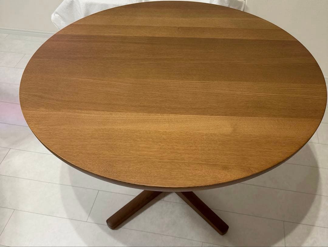 カリモク　円形ダイニングテーブル ウォールナット