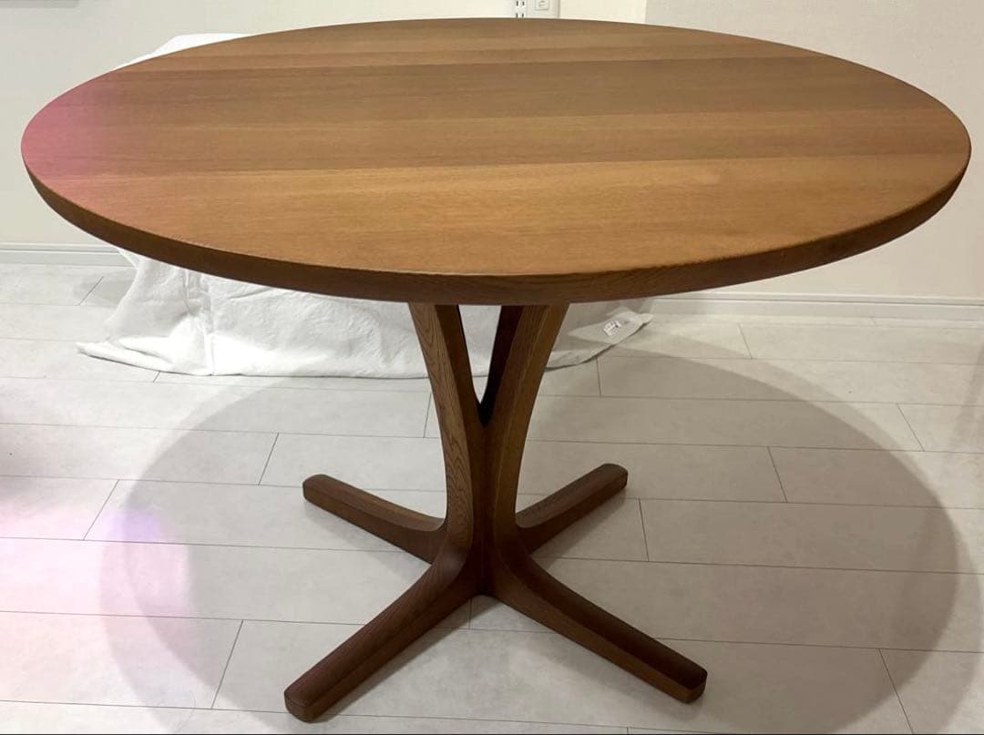 カリモク　円形ダイニングテーブル ウォールナット