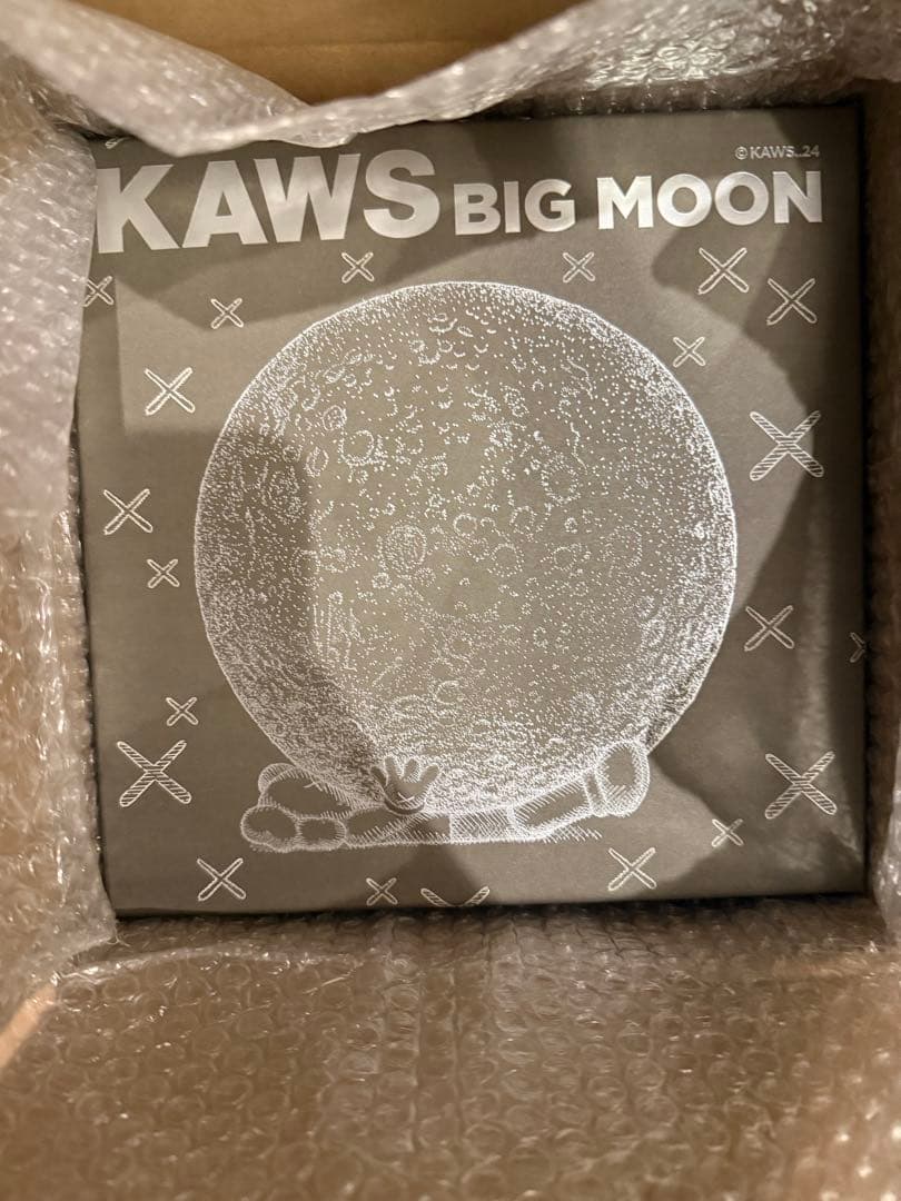 KAWS BIG MOON HOLIDAY ライト　月