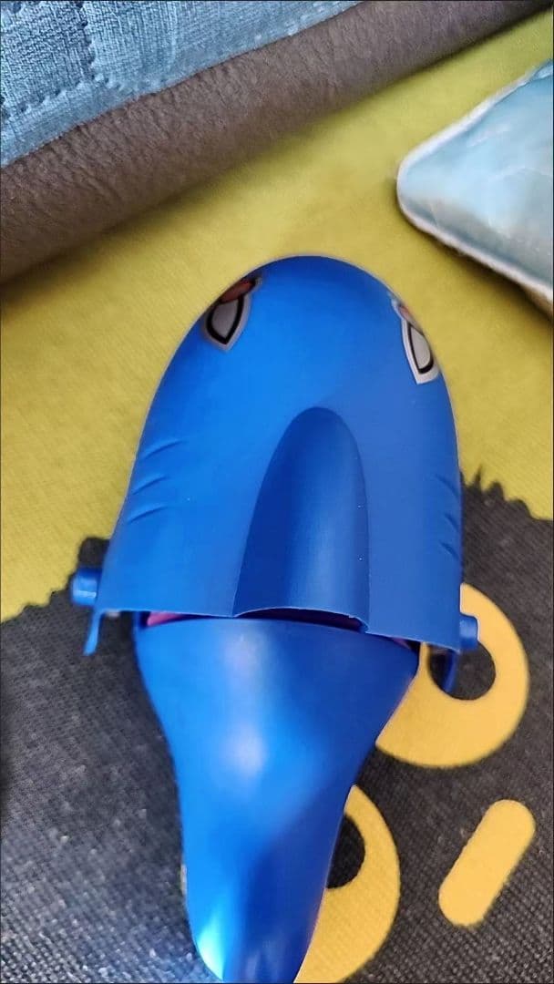 サメの口おもちゃ 青いサメの口の形状のプラスチックおもちゃ