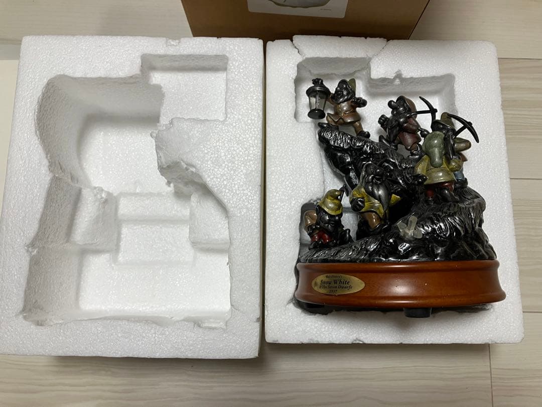 【限定100体】　白雪姫　7人の小人　ディズニー　100周年　フィギュアランプ