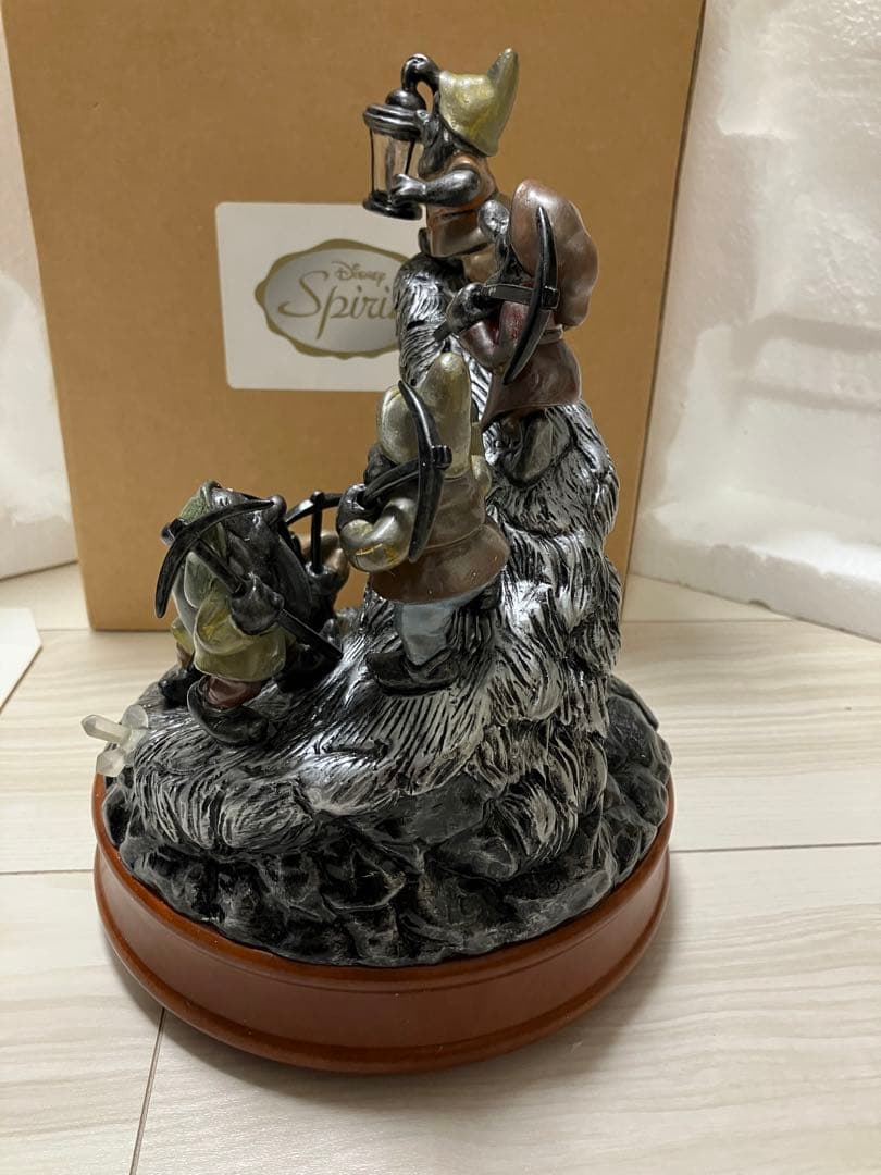 【限定100体】　白雪姫　7人の小人　ディズニー　100周年　フィギュアランプ