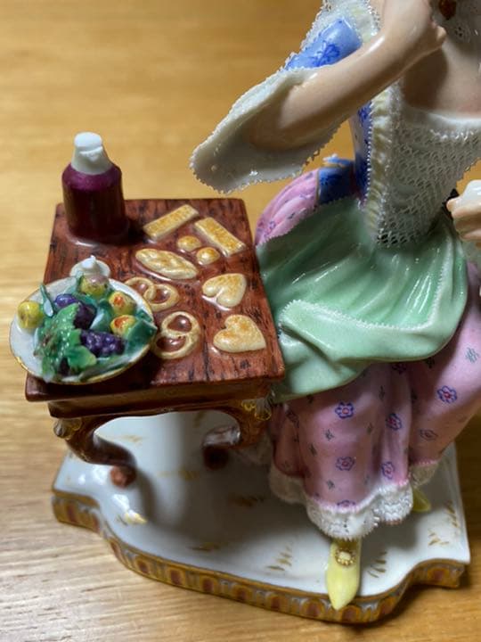 希少マイセン人形　五感の寓意 味覚 本物フィギュリン 細かなレース装飾が魅力的