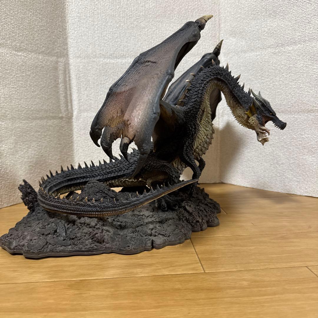 【黒龍　ミラボレアス】モンスターハンター フィギュア