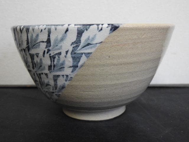 明日香窯　義博造　呉州草花紋茶碗　共箱　MA516