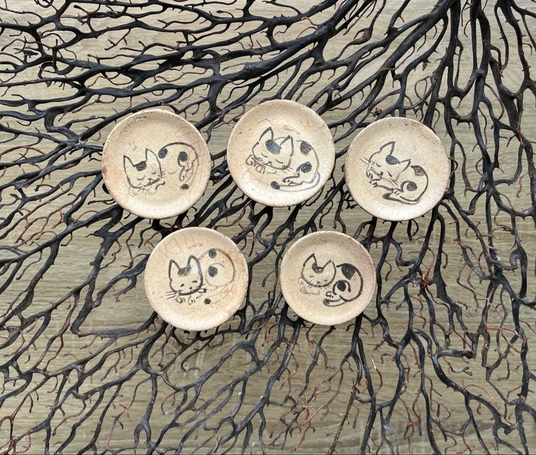 骨董 古陶 絵瀬戸 古瀬戸 希少 ブチ猫 眠り猫 図案 豆皿 手塩皿