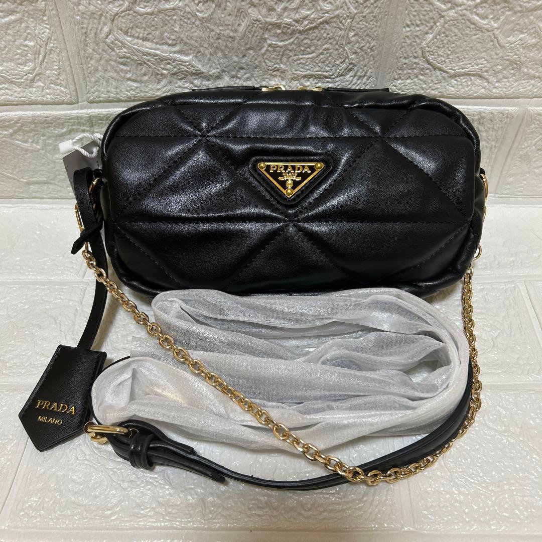 PRADA ノベルティブラック キルティング ショルダーバッグ
