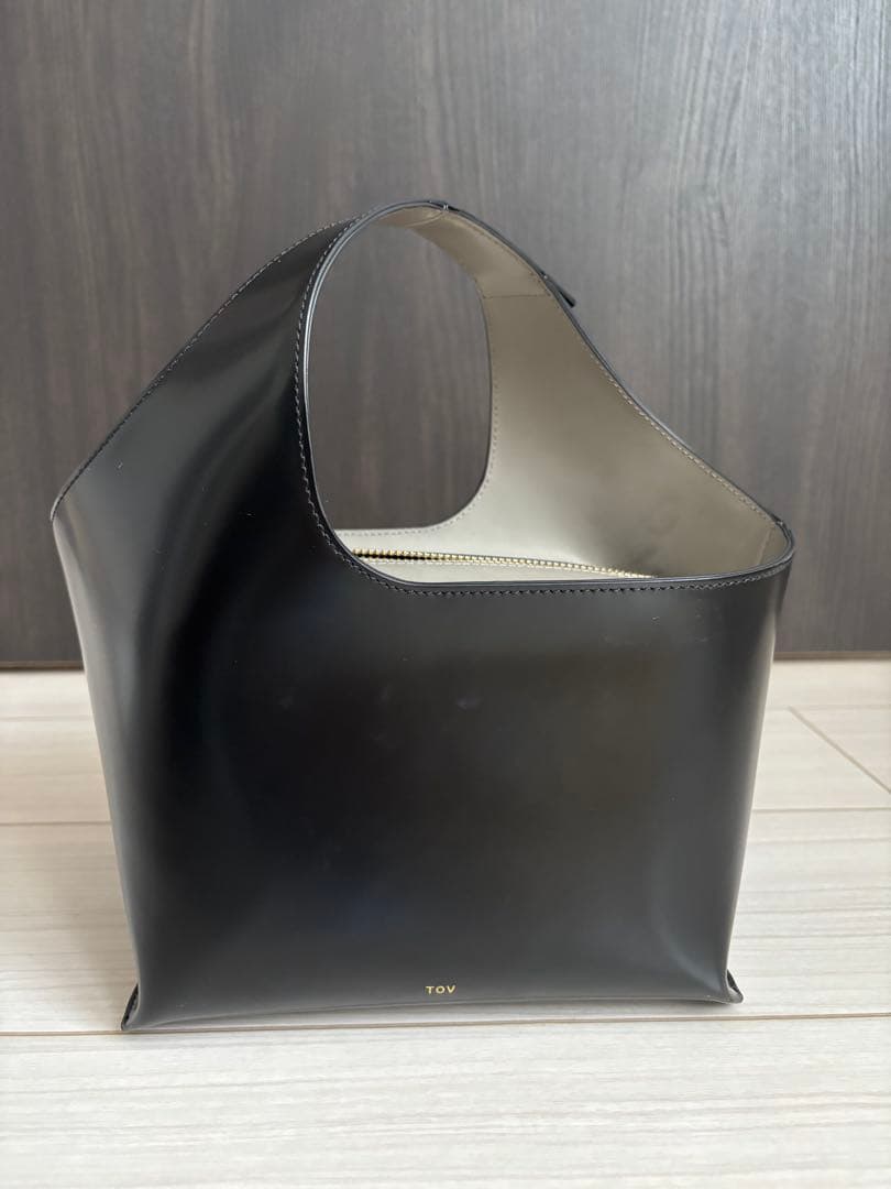 ピ*リ様 【美品✨】TOV / トーヴ　牛革　ハンドバッグ