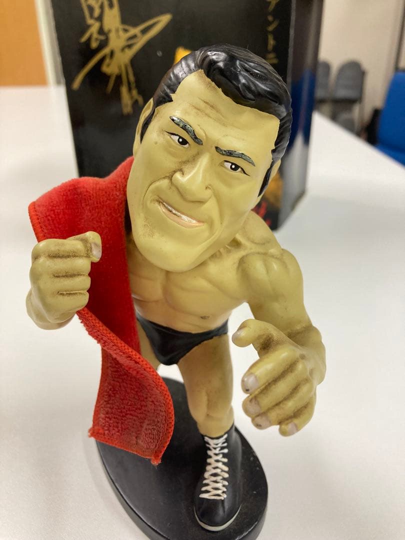 新春セール アントニオ猪木フィギア&貯金箱 (おまけKEIJI MUTOH))
