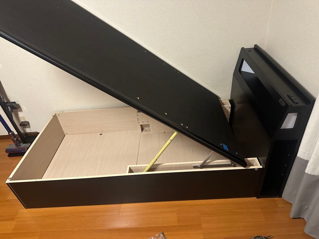 油圧式、収納機能付きのシングルベッド