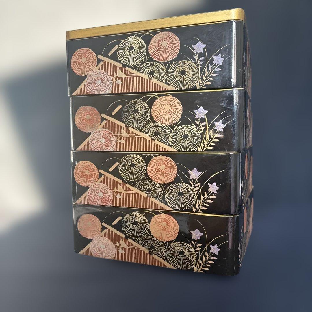 木製漆器　菊紋様 蒔絵　4段重箱　専用木箱付き 代り蓋つき