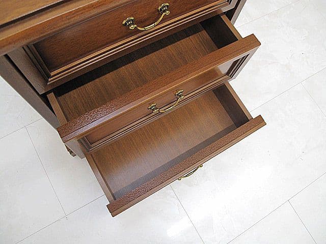 展示品イタリアキャメルグループ ウォールナット材ベッドサイドチェスト