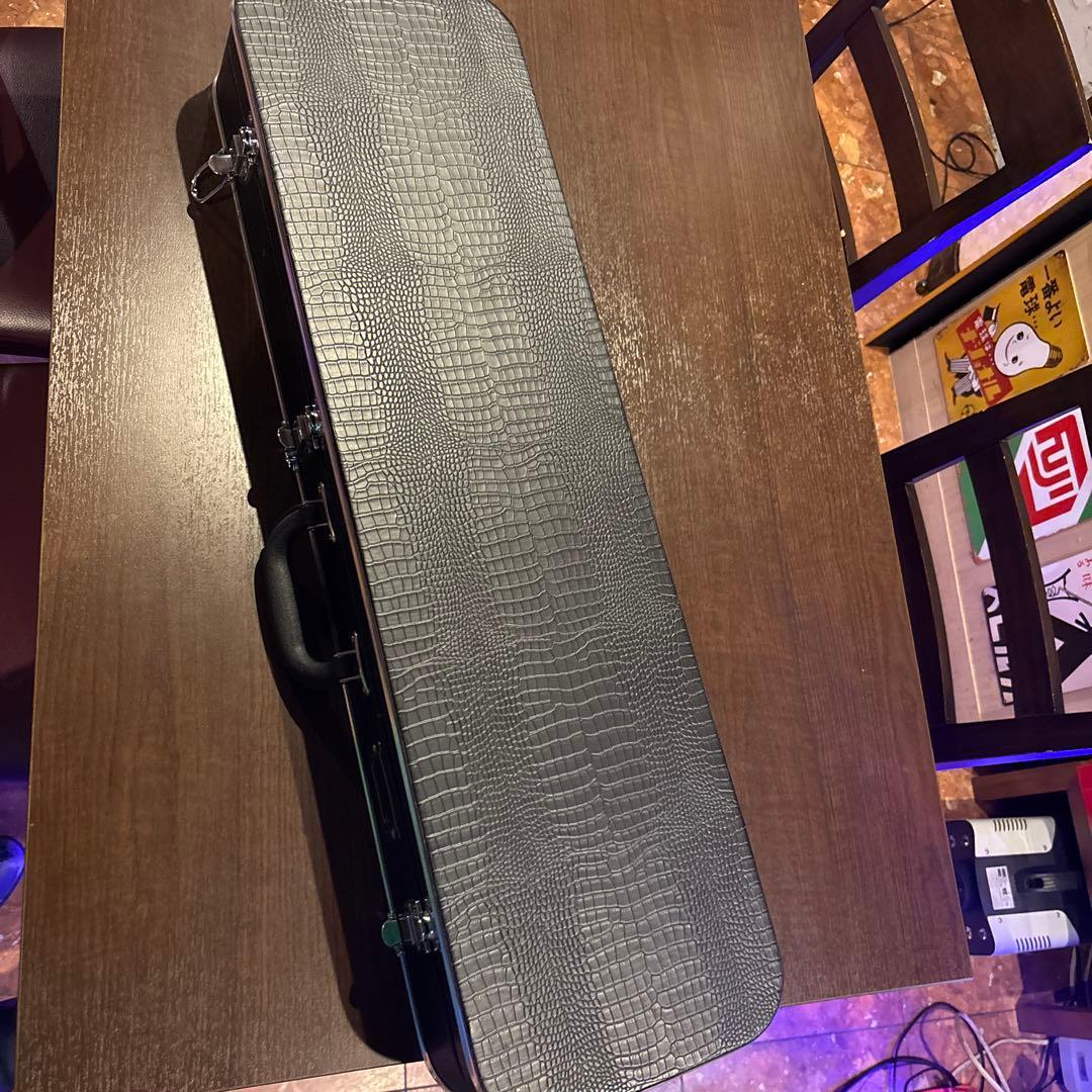 三線 本革 沖縄三味線 ハードケース、バチ付き