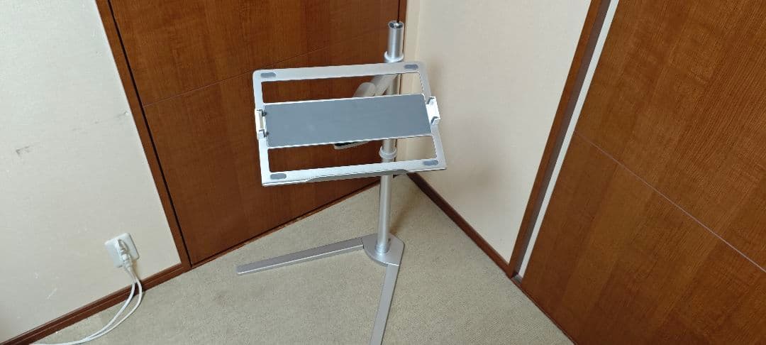 LOE(ロエ) ノートパソコン 自立型 アームスタンド 寝ながらスマホ