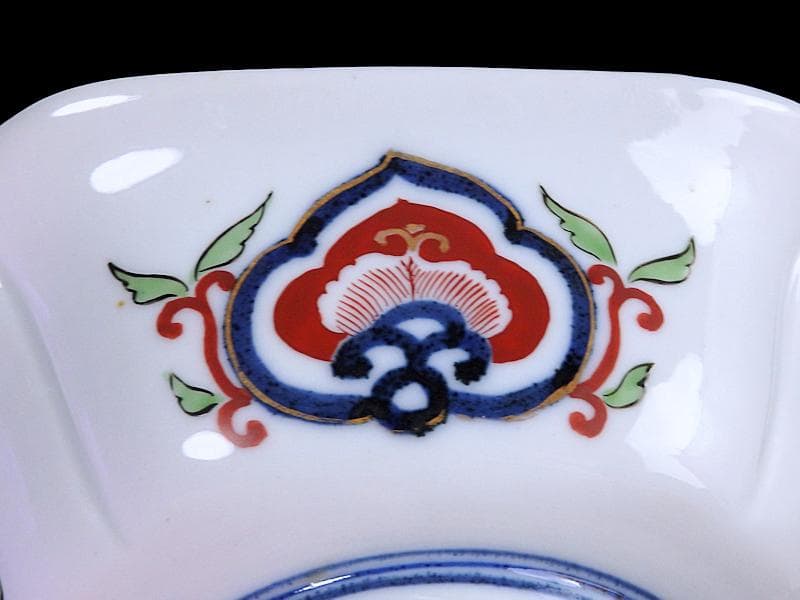 大聖寺伊万里 金襴手 窓絵 牡丹に菊 獅子の図 四方角向付