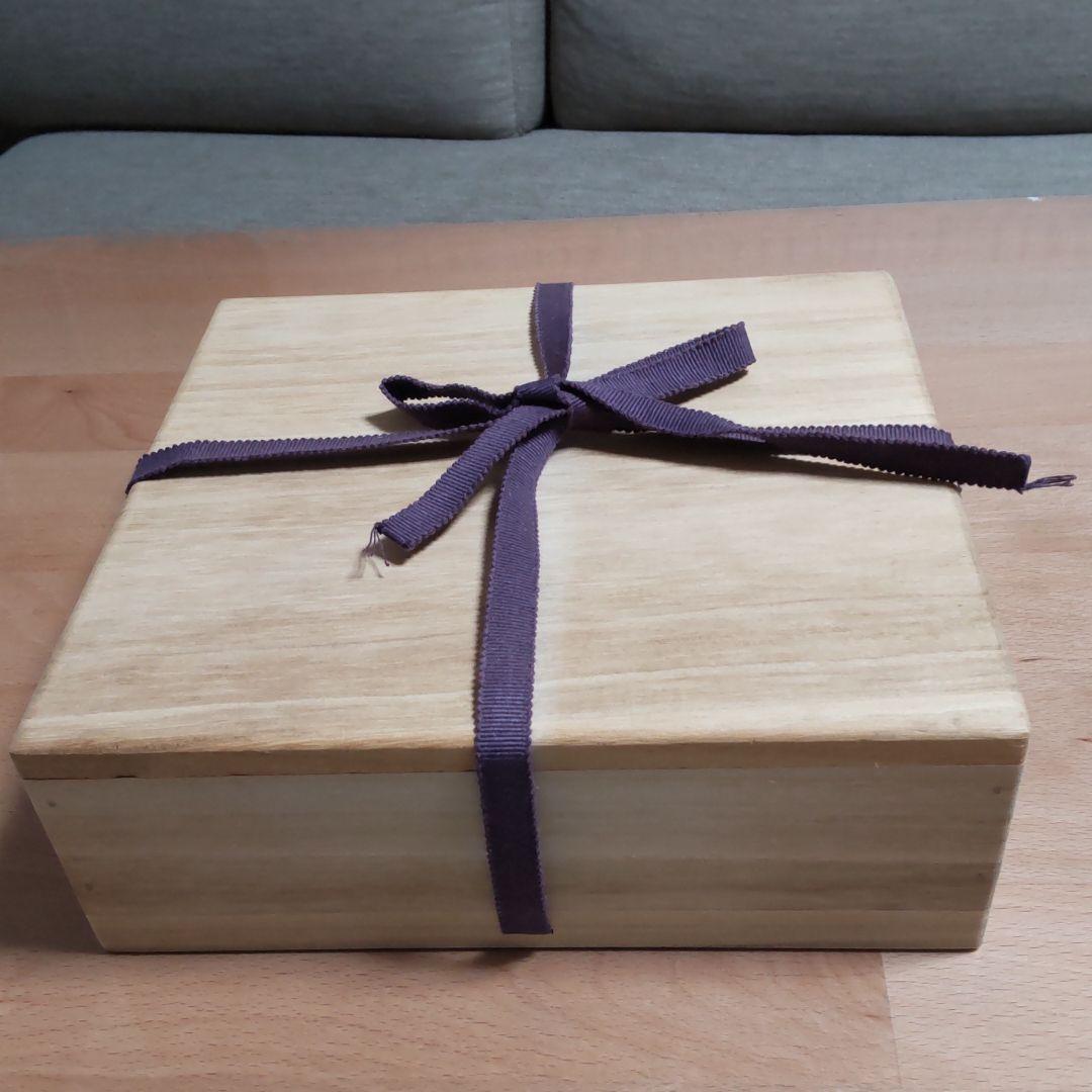 鍋島青磁　貝形皿　木箱つき