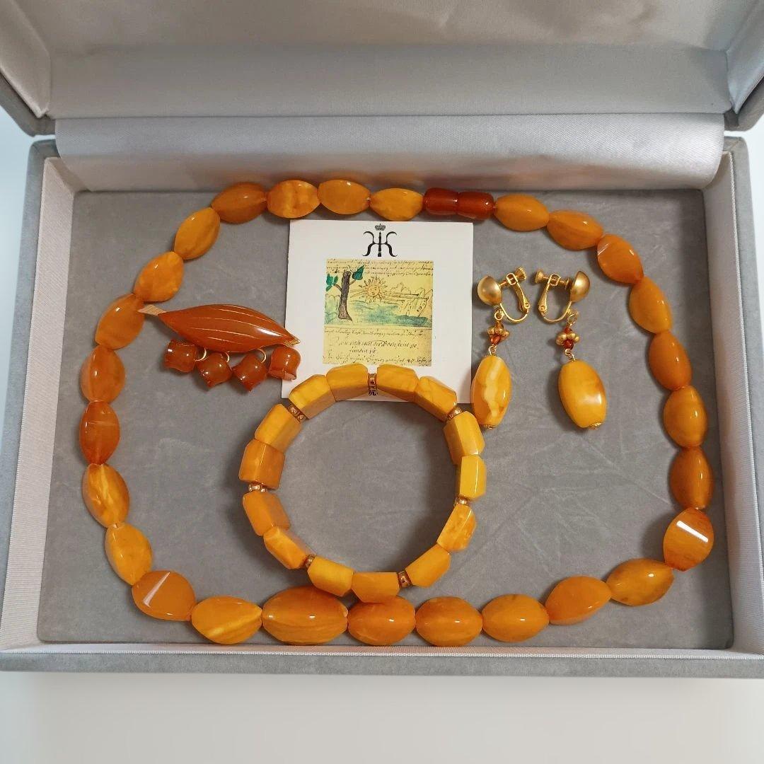 琥珀ジュエリーセット　(ネックレス、ブレスレット、ブローチ、イヤリング)