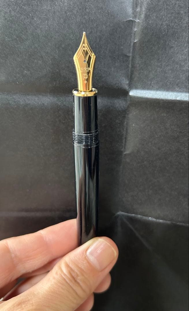 ブラック万年筆 黒と金 ツートンデザイン