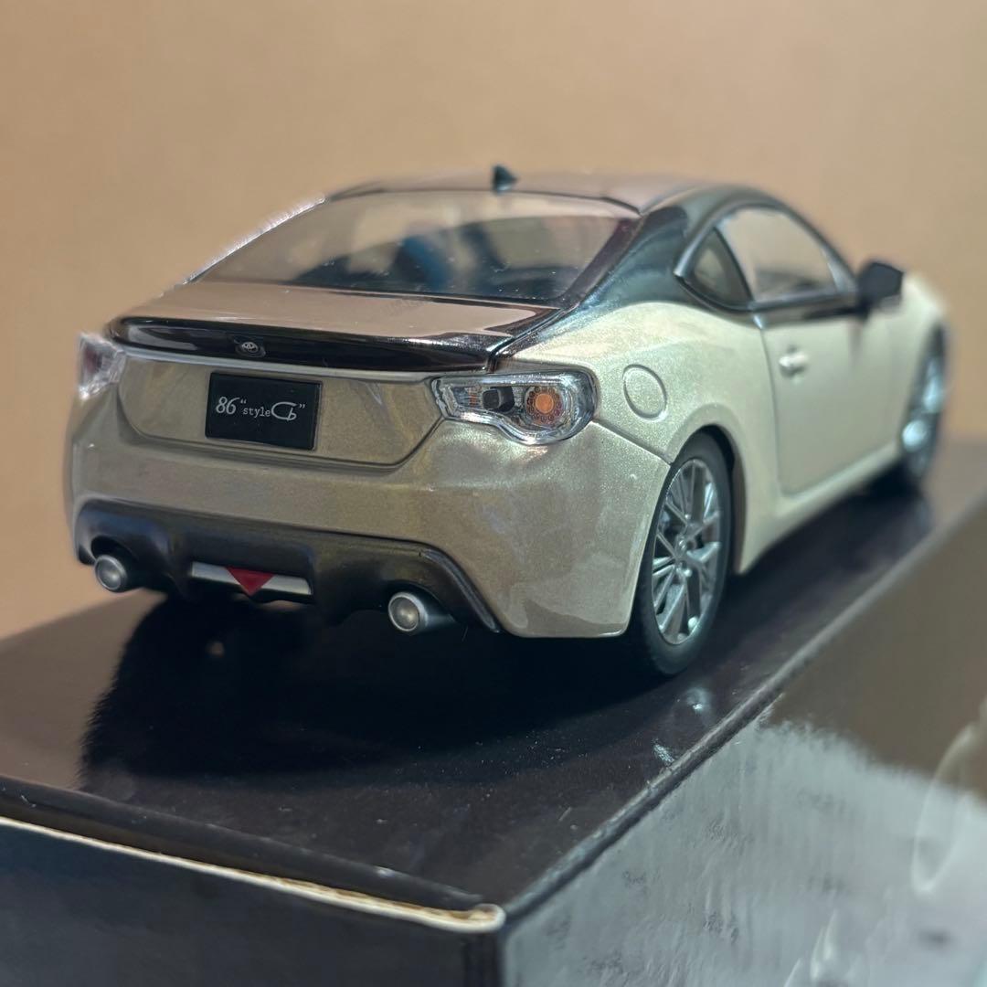 1/30 トヨタ 86 スタイルCb カラーサンプル ベージュ×ブラウン - メルカリ