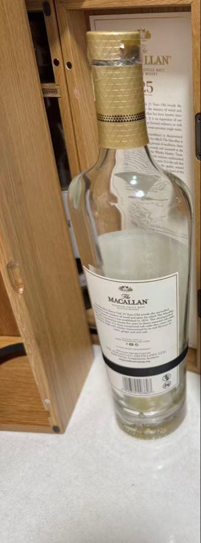 The Macallan25年ハイランドシングルモルトウイスキー空き瓶空き箱1つ
