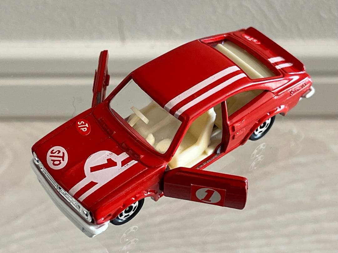 トミカ 黒箱15サニークーペ1200GXレーシング