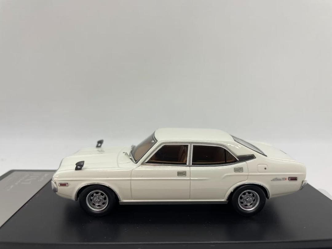 402-617 Hi-Story 1/43 マツダ LUCE CUSTOM GR