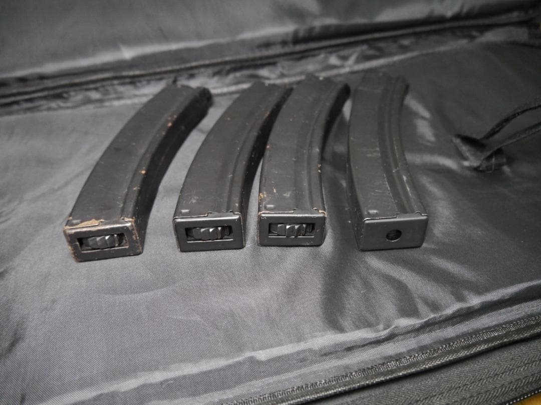 【中古】東京マルイ　H&K MP5 SD5 マガジン4本＋ソフトケース付