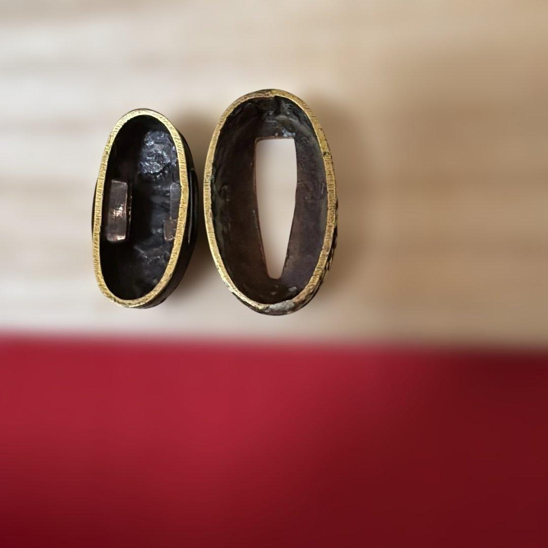 拵え栄えする一品です！ 繊細細工の松図　赤銅魚々子地縁頭 象嵌色絵 縁頭刀装具