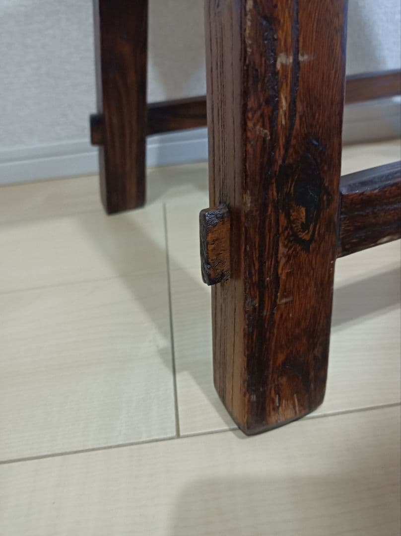 ②アンティーク　木製スツール 曲線的な座面 ダークブラウン