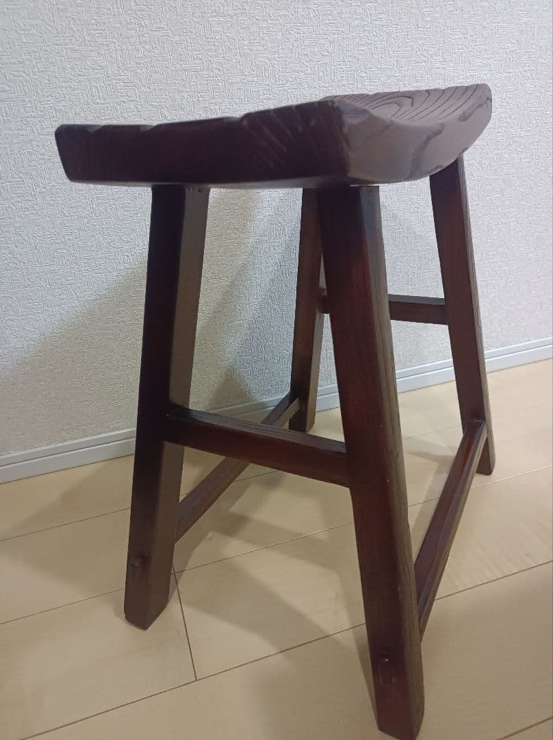 ②アンティーク　木製スツール 曲線的な座面 ダークブラウン