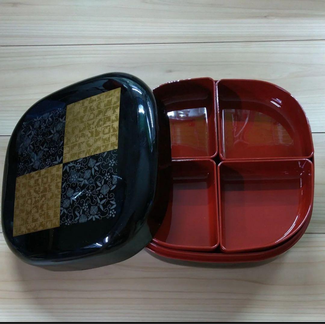 漆器 重箱 黒地 金色模様 仕切り皿付き