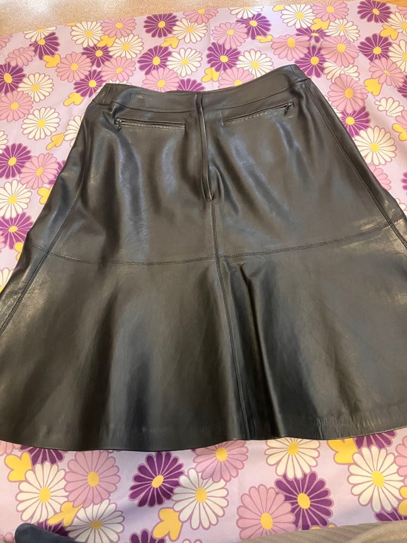 CHANEL レザースカート