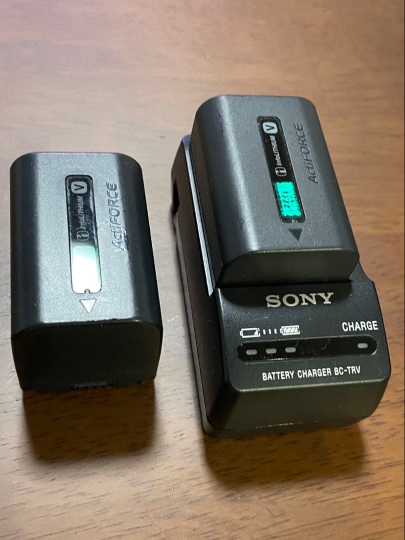 SONY HDカメラ HDR-CX670とバッテリー2個、専用純正ケース