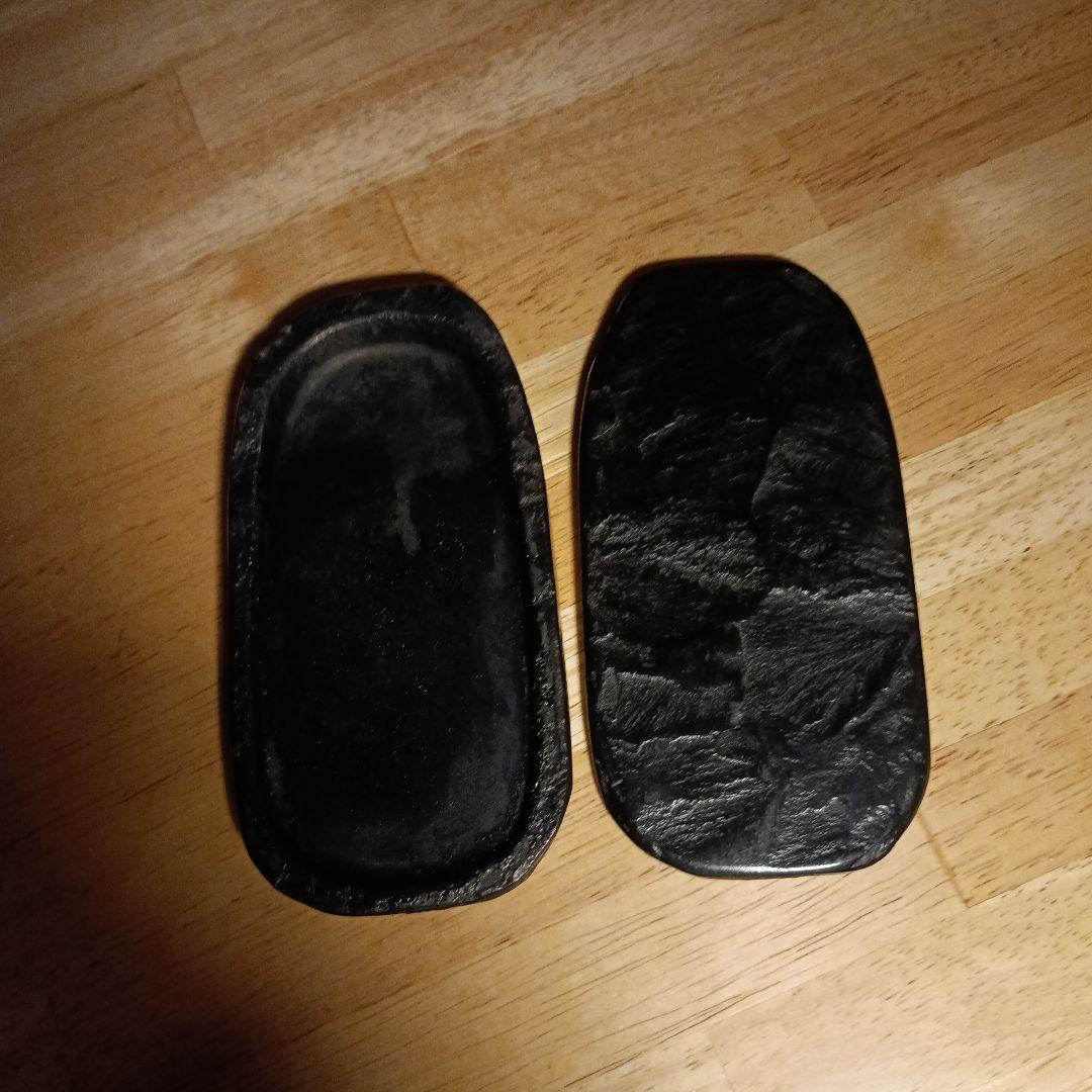 書道セット・雨畑硯(蓋付き)、南部鉄の水差し、筆、墨、文鎮入りです。