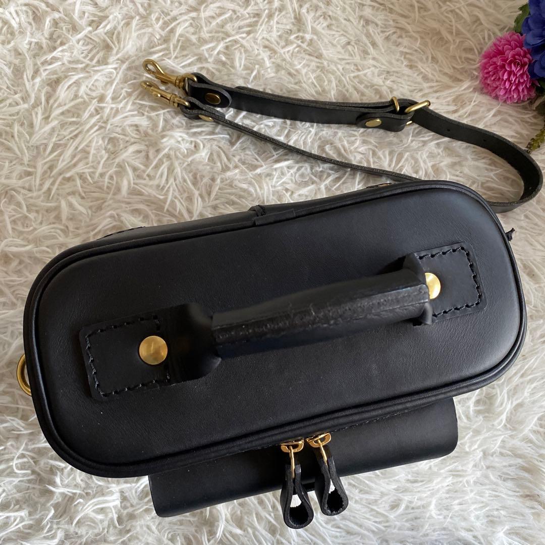 はぬえる　断捨離中HERZ ショルダーバッグ　カメラバッグ　ハードギャジ