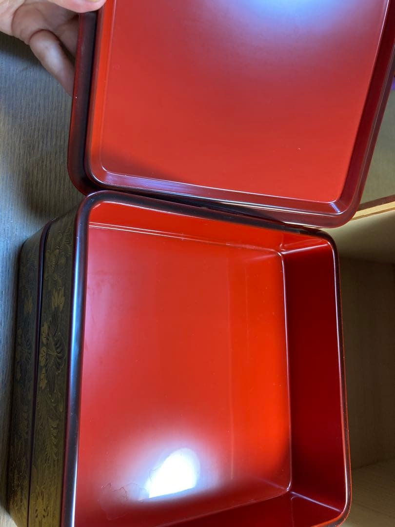 上質黒漆に沈金の輪島塗・台付二段重