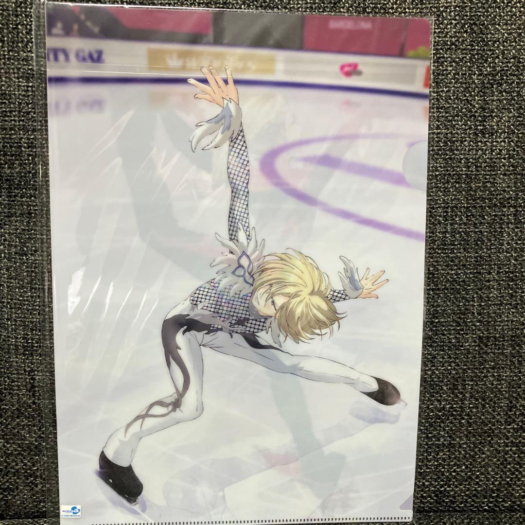 ユーリ!!! on ICE クリアファイル museum - メルカリ
