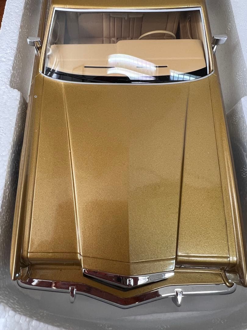 No284 ミニカー1/18 Lincoln Continental Mk5