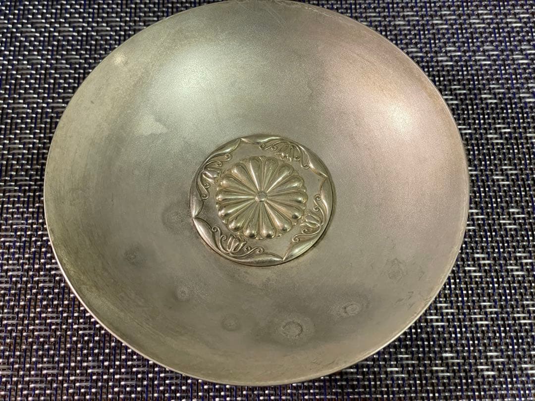 銀杯　常陸宮家（菊花紋）　皇室　重量251g 皇室菊十六御紋銀盃三ッ重 文化遺産オンライン